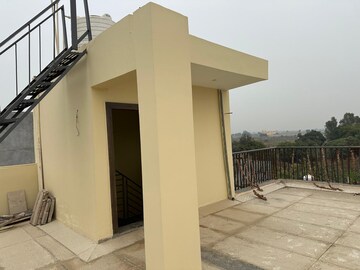 Building Lobby in 6 BHK Villa at Gaur Yamuna City 32nd Park View, Gaur Yamuna City – for Sale