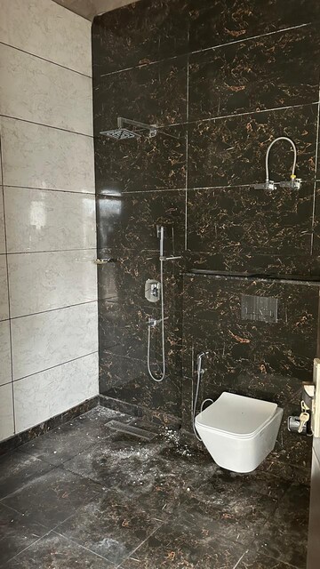 Bathroom in 6 BHK Villa at Gaur Yamuna City 32nd Park View, Gaur Yamuna City – for Sale