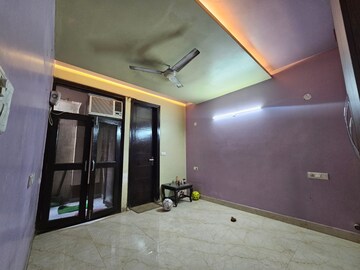 Room in 2 BHK Builder Floor at Saket – for Rent