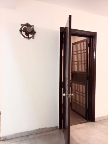 Room in  Office Space at Chittaranjan Park – for Rent