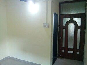 Room in 3 BHK Apartment at Swaroop Park CHS, Kothrud – for Rent