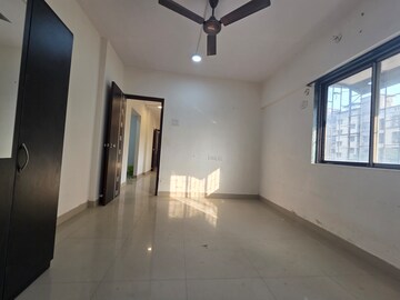 Room in 2 BHK Apartment at Goregaon West – for Rent