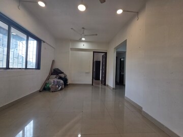 Room in 2 BHK Apartment at Goregaon West – for Rent