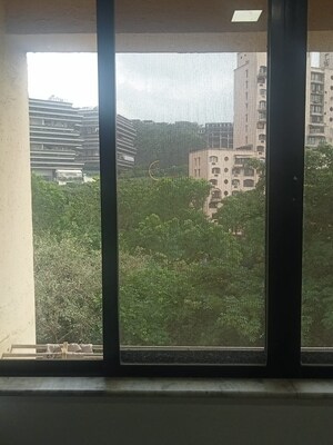 Room in 2 BHK Apartment at Hiranandani Gardens Glen Gate, Powai – for Rent