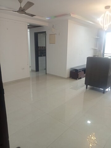 Room in 2 BHK Apartment at Hiranandani Gardens Glen Gate, Powai – for Rent