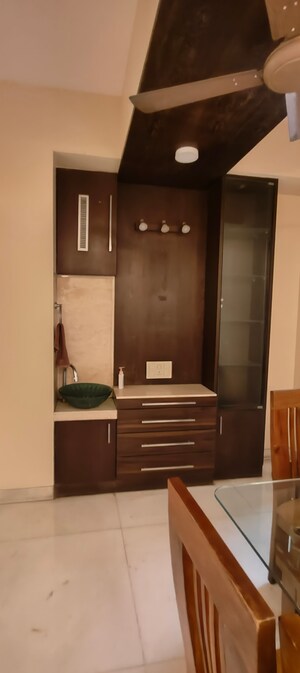 Room in 4 BHK Apartment at Kharghar – for Rent