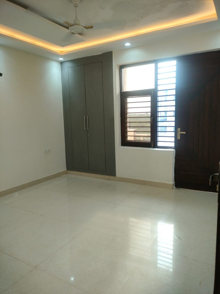 Room, green fields colony 3 Bedroom 200 Sq.Yd. Builder Floor In Green Fields Colony Faridabad 9716975