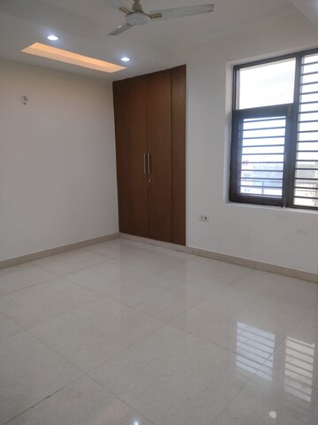 Room in 3 BHK Builder Floor at Green Fields Colony – for Sale