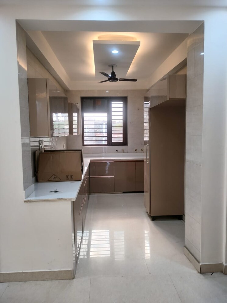 Kitchen, green fields colony 3 Bedroom 200 Sq.Yd. Builder Floor In Green Fields Colony Faridabad 9716975