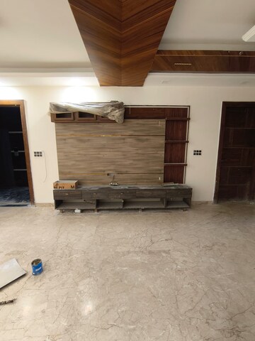 Room in 3 BHK Builder Floor at Green Fields Colony – for Sale