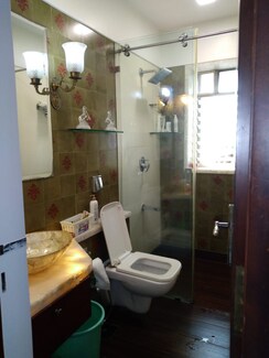 2 BHK + Extra Room Apartment For Sale in Walkeshwar