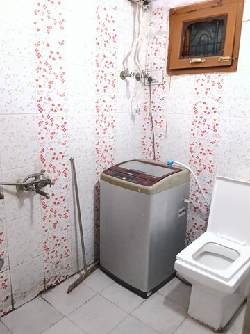 Bathroom in 2 BHK Independent House at Gomti Nagar – for Rent