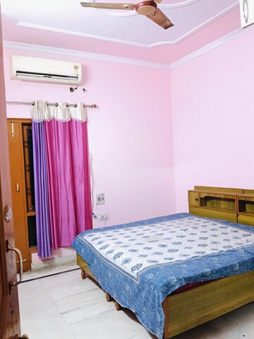 Bedroom in 2 BHK Independent House at Gomti Nagar – for Rent