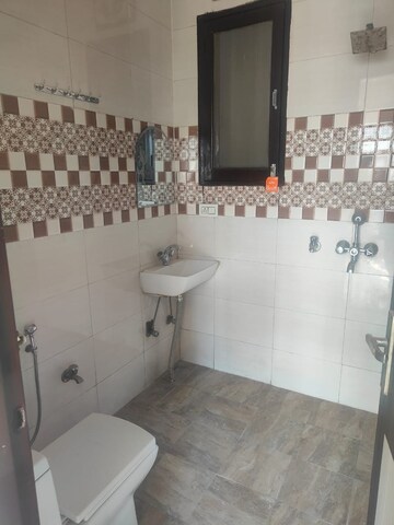 2 BHK Builder Floor For Rent in Puri Diplomatic Residences, Sector 111