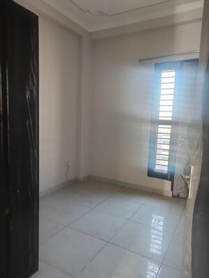 Room in 2 BHK Builder Floor at Puri Diplomatic Residences, Sector 111 – for Rent