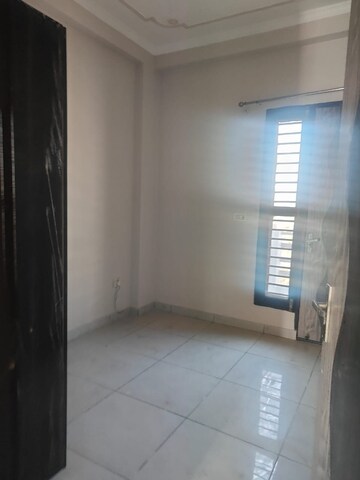 Room in 2 BHK Builder Floor at Puri Diplomatic Residences, Sector 111 – for Rent