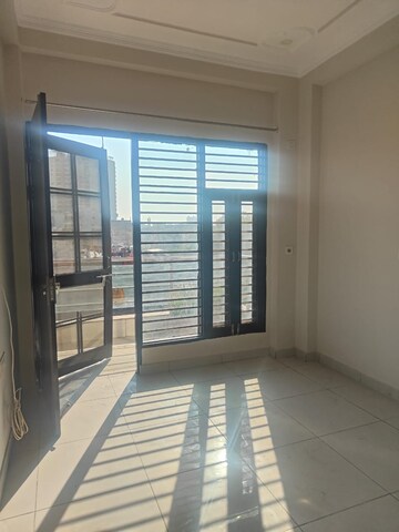 Room in 2 BHK Builder Floor at Puri Diplomatic Residences, Sector 111 – for Rent