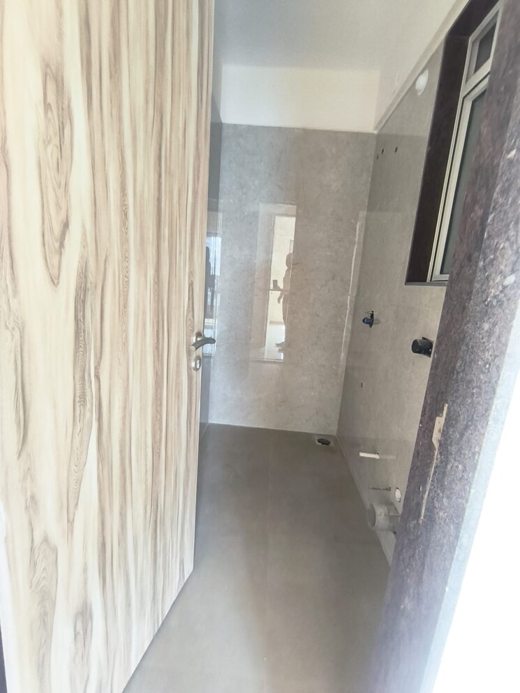 Bathroom, mahaveer-solitaire-edge 2.5 Bedroom 995 Sq.Ft. Apartment In Kandivali East Mumbai 9717234