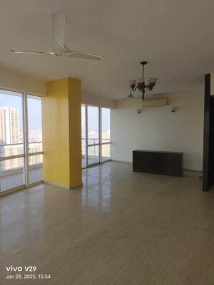 Room in 4 BHK Apartment at DLF The Aralias, Sector 42 – for Rent