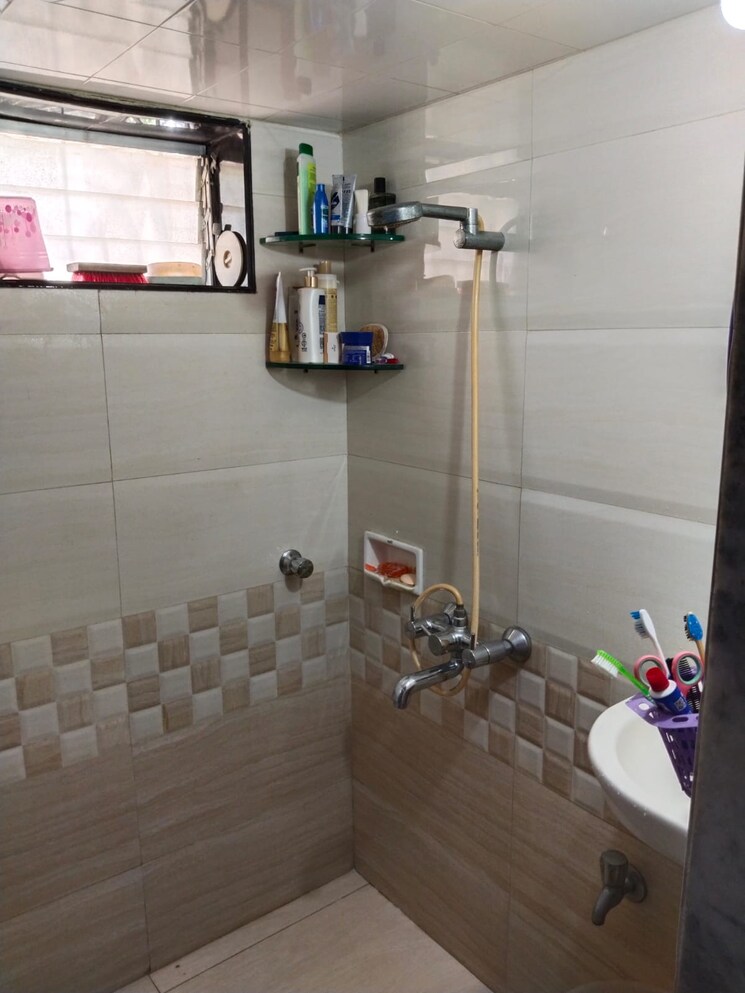 Bathroom, andheri west 1 Bedroom 700 Sq.Ft. Apartment In Andheri West Mumbai 9717335