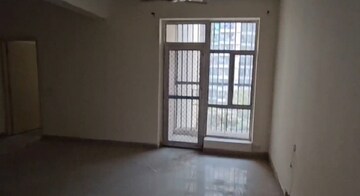 Room in 2 BHK Apartment at Gaur City 1st Avenue, Sector 4 Greater Noida – for Rent