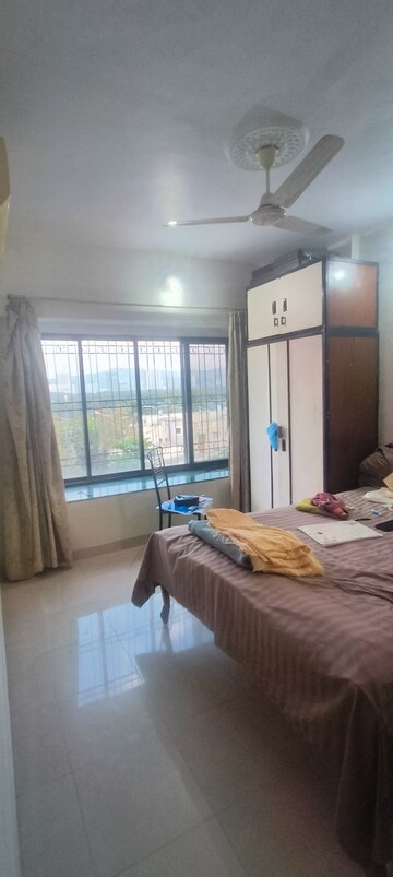 Bedroom in 2 BHK Apartment at Kandivali West – for Rent