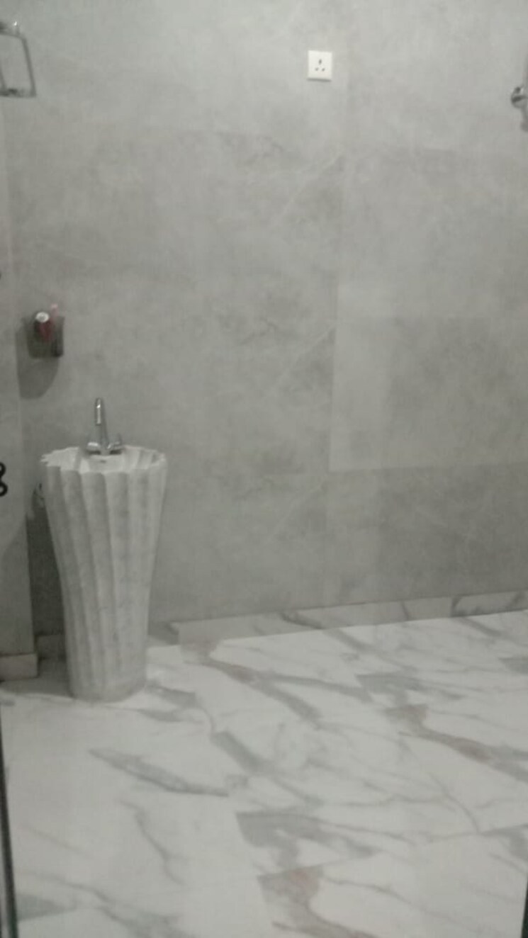 Bathroom, chiranjiv vihar 3 Bedroom 200 Sq.Yd. Independent House In Chiranjiv Vihar Ghaziabad 9717551