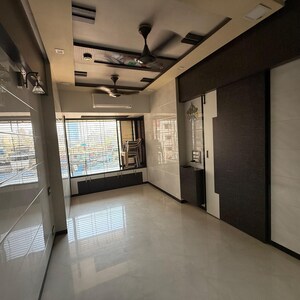 Room in 1 BHK Apartment at Oshiwara – for Sale