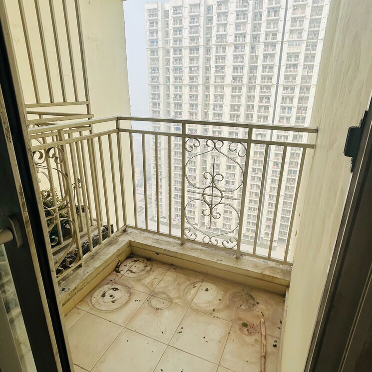 Balcony, mahagun-mantra-ii 2.5 Bedroom 1125 Sq.Ft. Apartment In Vaidpura Greater Noida 9717817