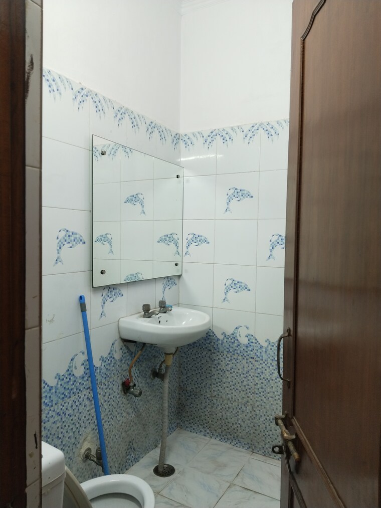 Bathroom, srishti-greenfield-homes 1 Bedroom 700 Sq.Ft. Apartment In Green Fields Colony Faridabad 9717808