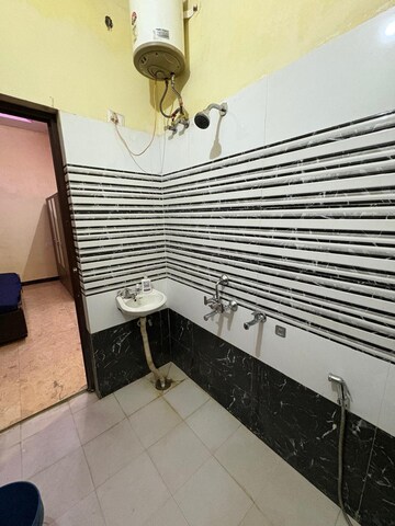 Room in  Pg at Viram Khand – for Rent