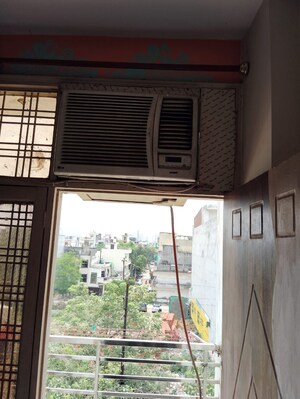 Room in 1 BHK Builder Floor at Vasundhara Sector 16 – for Rent