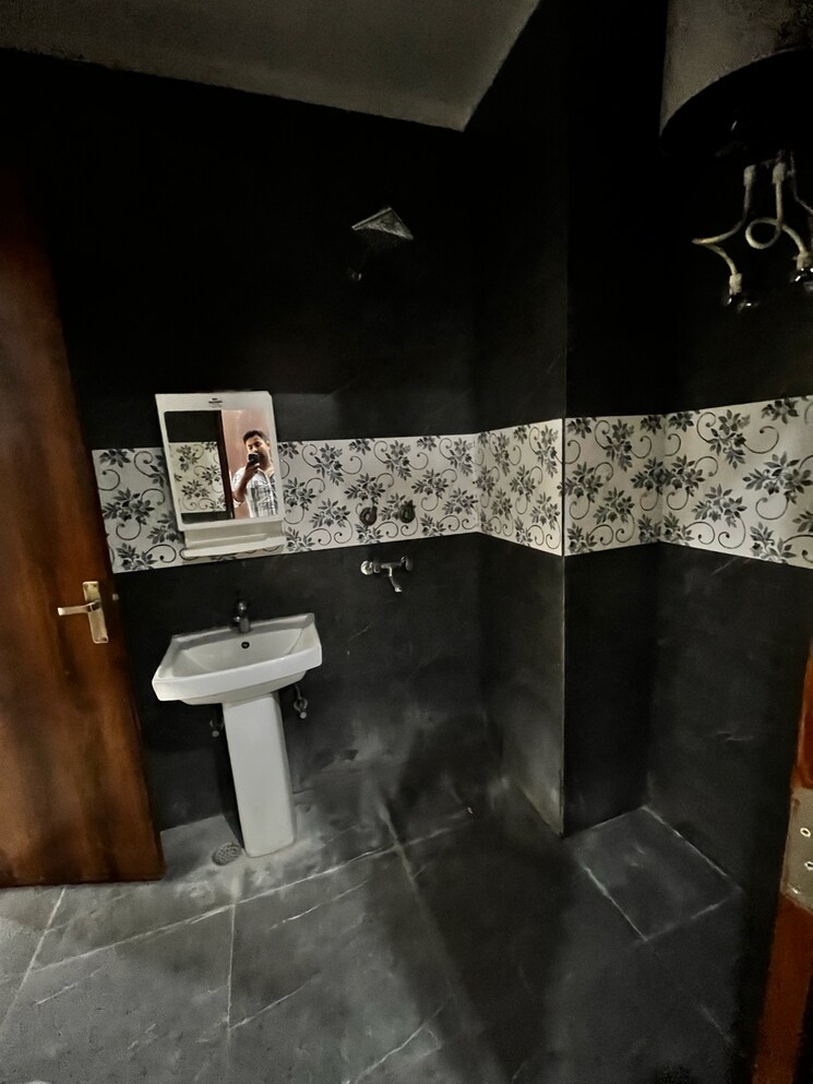 undefined, khedi road 3 Bedroom 178 Sq.Yd. Builder Floor In Khedi Road Faridabad 9718008