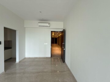 Room in 3 BHK Apartment at Piramal Mahalaxmi, Mahalaxmi – for Rent