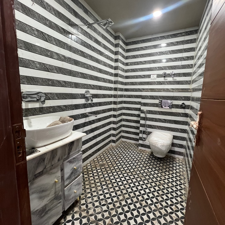 Bathroom, chattarpur 2 Bedroom 90 Sq.Yd. Apartment In Chattarpur Delhi 9717928