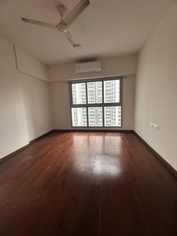 Room in 2 BHK Apartment at Piramal Vaikunth, Balkum Pada – for Rent