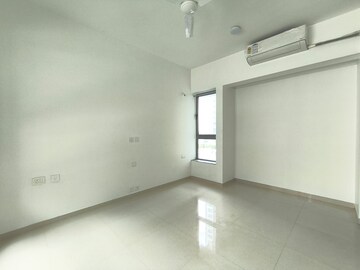 2 BHK Apartment For Rent in Kalpataru Immensa, Kolshet Road