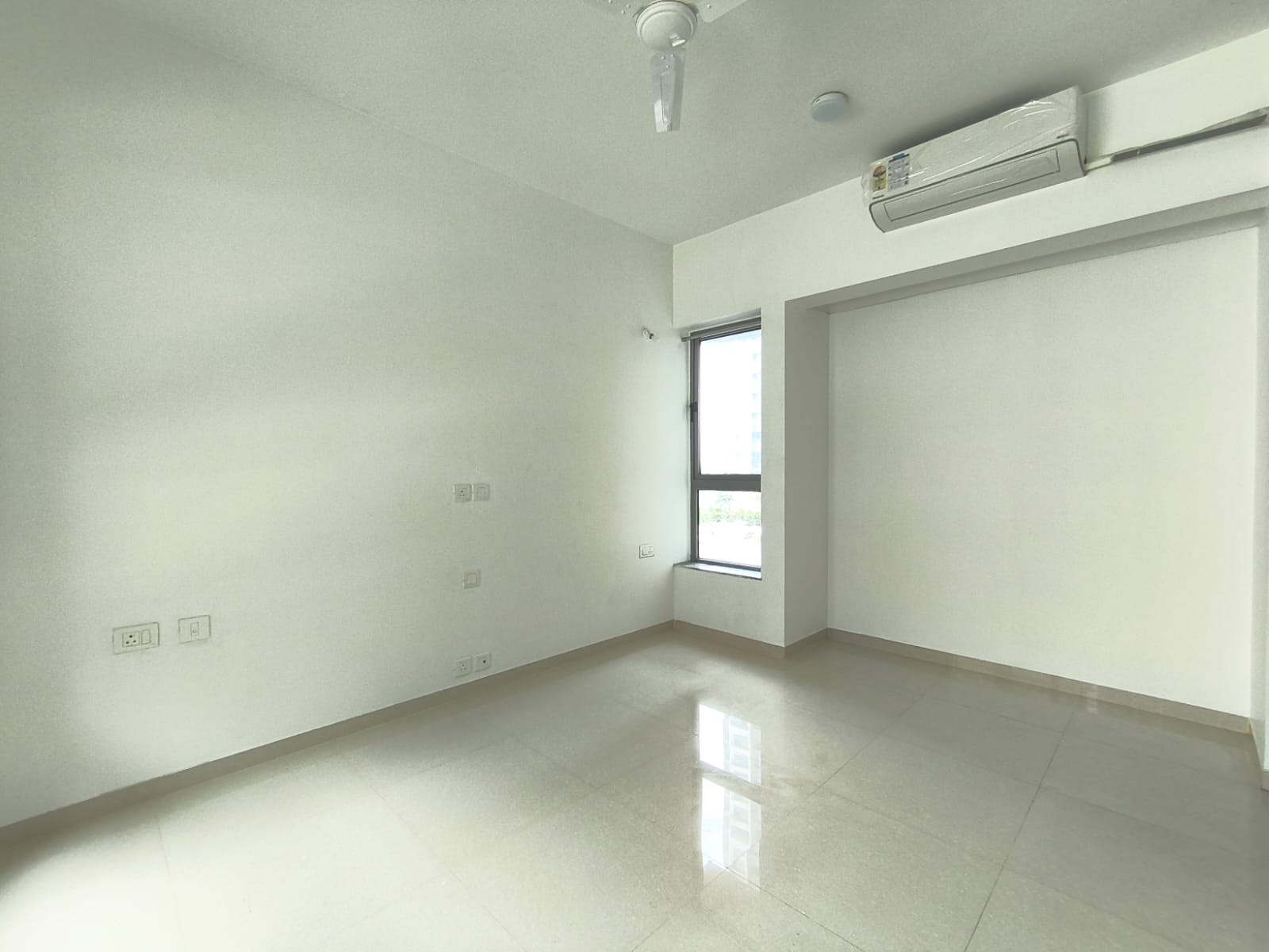 2 BHK Apartment For Rent in Kalpataru Immensa