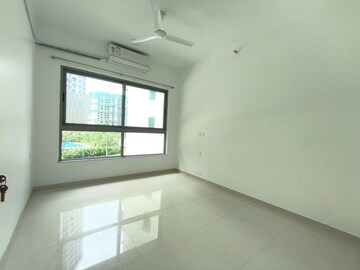 Room in 2 BHK Apartment at Kalpataru Immensa, Kolshet Road – for Rent