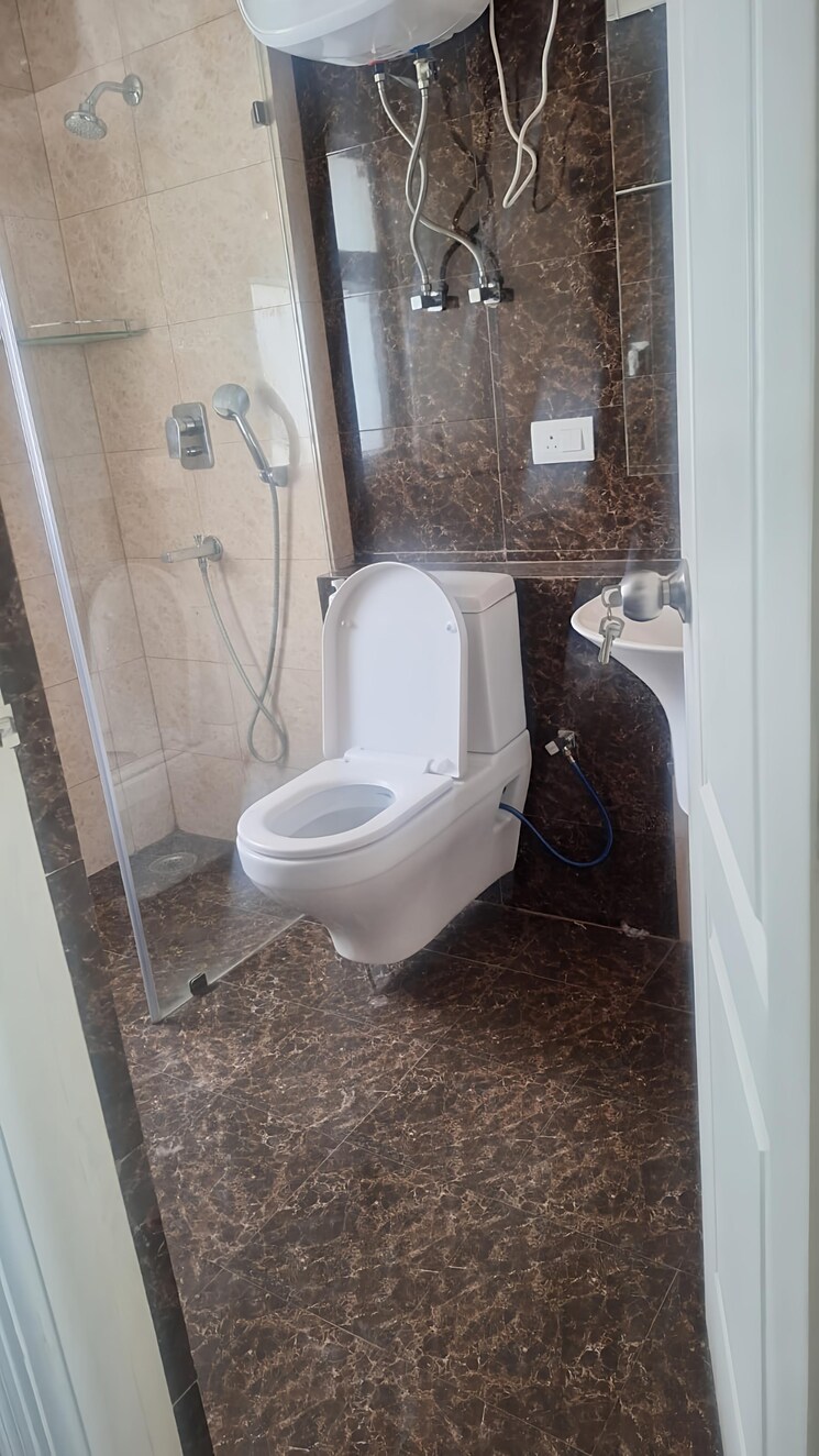 Bathroom, shree-vardhman-victoria 3 Bedroom 1950 Sq.Ft. Apartment In Sector 70 Gurgaon 9718001