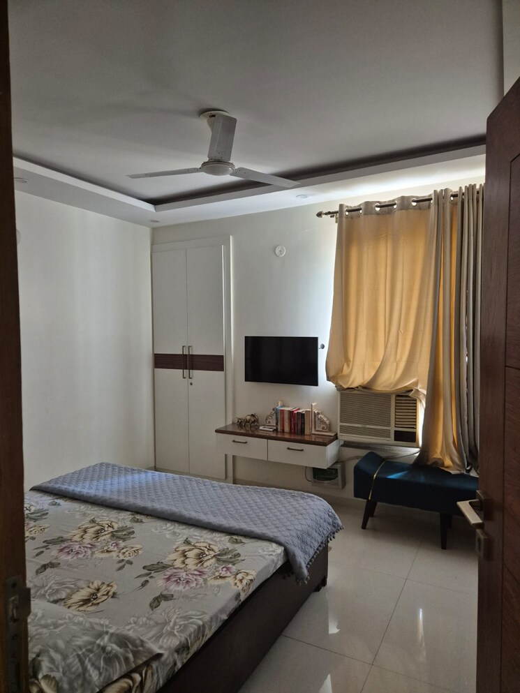 Bedroom, tulip-violet 4 Bedroom 2010 Sq.Ft. Apartment In Sector 69 Gurgaon 9718007