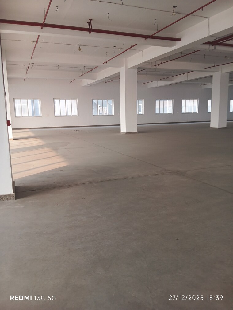  Parking, hosiery-complex Commercial Office Space in IT/SEZ 100007 Sq.Ft. In Hosiery Complex Noida 9718040