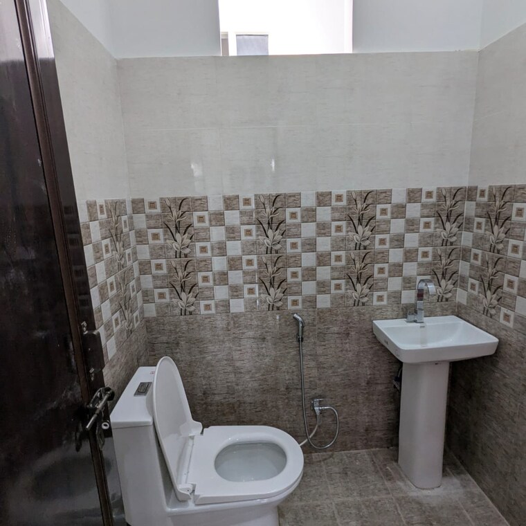 Bathroom, gomti nagar Pg For Girls In Gomti Nagar 9718036