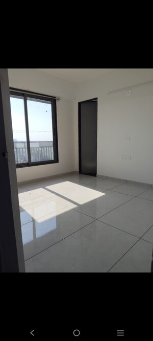 Room in 3 BHK Apartment at HCS The Spire, Sp Ring Road – for Rent