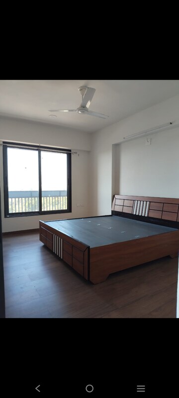 Room in 3 BHK Apartment at HCS The Spire, Sp Ring Road – for Rent