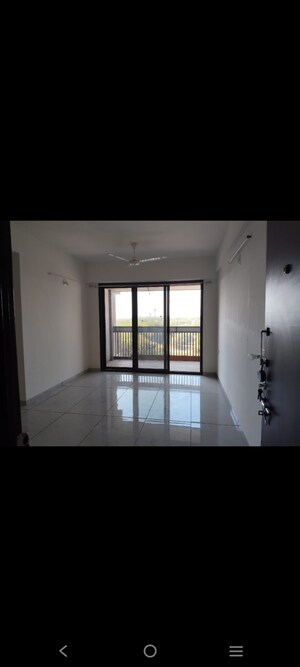 Room in 3 BHK Apartment at HCS The Spire, Sp Ring Road – for Rent