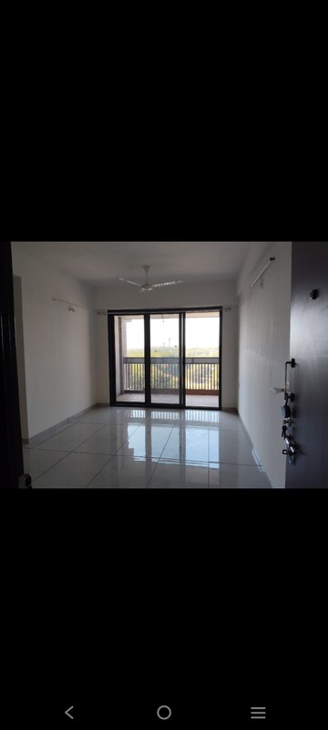 Room in 3 BHK Apartment at HCS The Spire, Sp Ring Road – for Rent