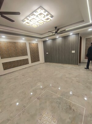 Room in 3 BHK Builder Floor at Saket – for Sale