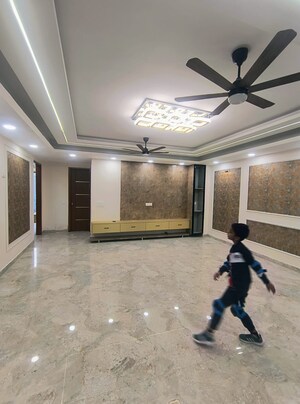 Room in 3 BHK Builder Floor at Saket – for Sale