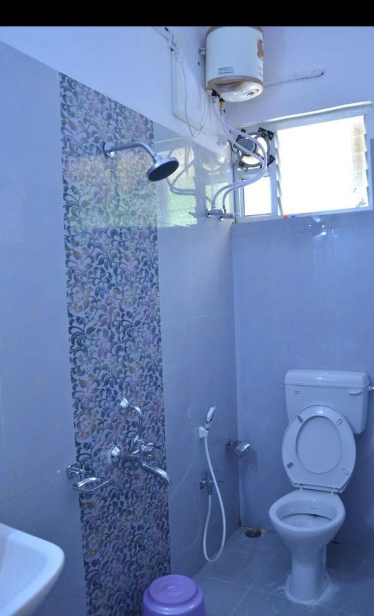 Bathroom, viraj khand Pg For Boys & Girls In Viraj Khand 9718324